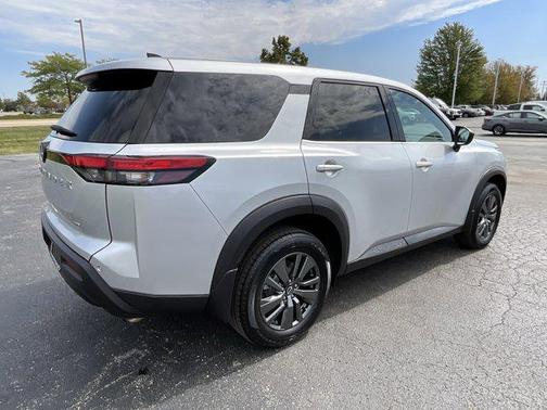 2023 Nissan Pathfinder S 4WD