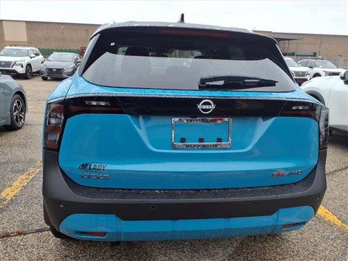 Arctic Ice Blue Metallic/Super Black 2026 Nissan Kicks SR