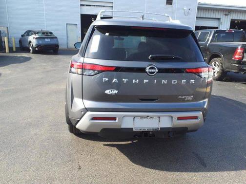 2025 Nissan Pathfinder Platinum 4WD