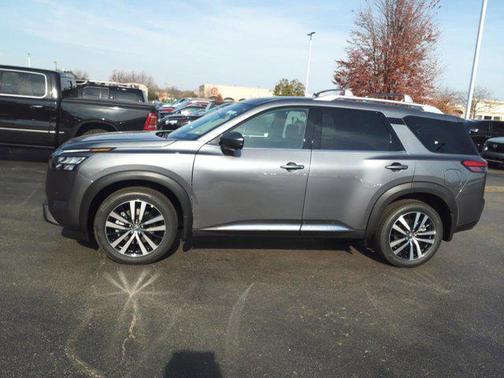 2025 Nissan Pathfinder Platinum 4WD