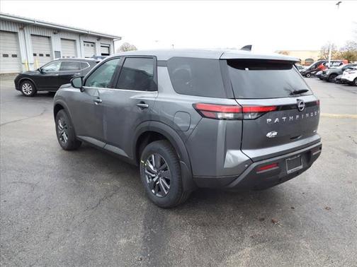 2025 Nissan Pathfinder S 4WD