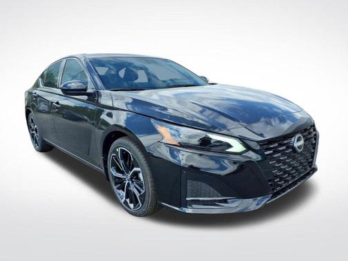 Super Black 2026 Nissan Altima SR FWD