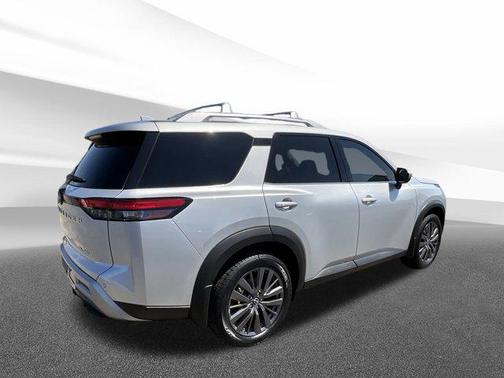 2022 Nissan Pathfinder SL 4WD