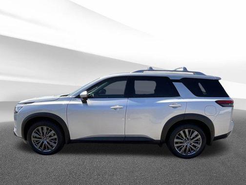 2022 Nissan Pathfinder SL 4WD