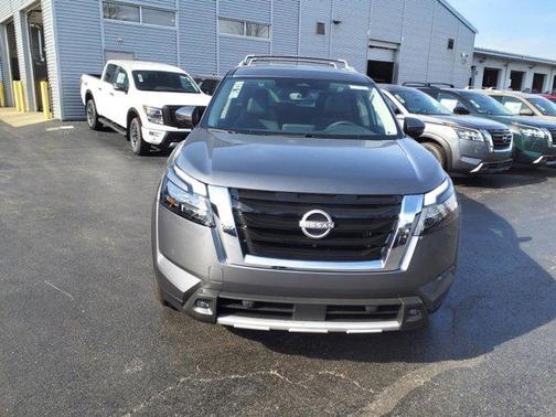 2025 Nissan Pathfinder SL 4WD