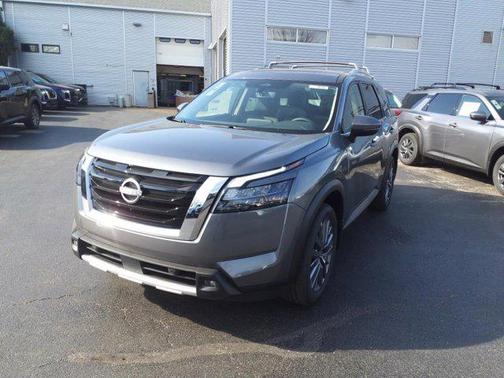 2025 Nissan Pathfinder SL 4WD