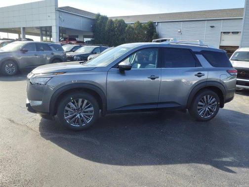 2025 Nissan Pathfinder SL 4WD