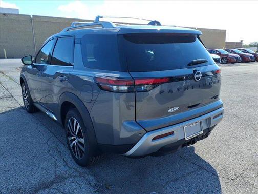 2025 Nissan Pathfinder Platinum 4WD