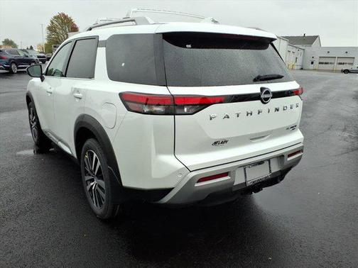 2025 Nissan Pathfinder Platinum 4WD