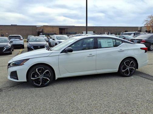 2025 Nissan Altima SR FWD