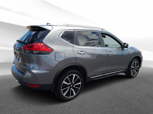 Gun Metallic 2017 Nissan Rogue SL