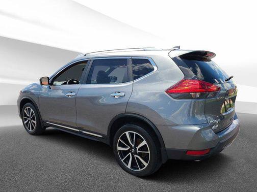 Gun Metallic 2017 Nissan Rogue SL