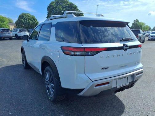 2025 Nissan Pathfinder SL 4WD
