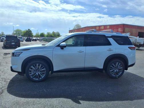 2025 Nissan Pathfinder SL 4WD