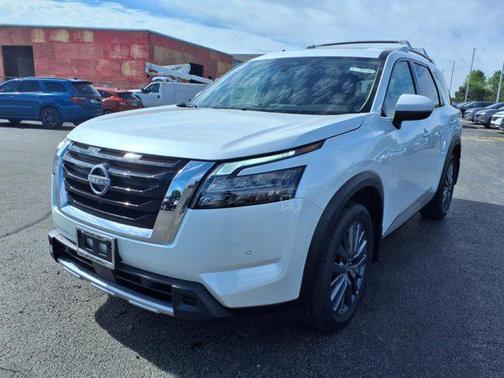 2025 Nissan Pathfinder SL 4WD