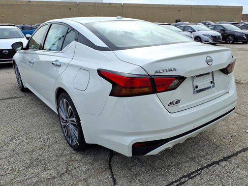 2025 Nissan Altima SL FWD