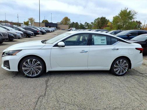 2025 Nissan Altima SL FWD