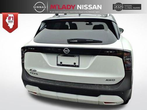 Aspen White Tricoat/Super Black 2026 Nissan Kicks SV