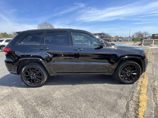 2022 Jeep Grand Cherokee Laredo