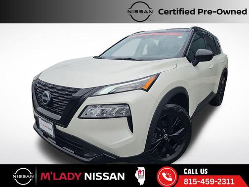 Pearl White Tricoat/Super Black 2023 Nissan Rogue SV