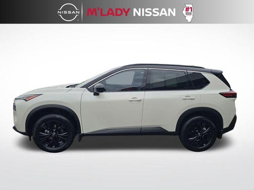 Pearl White Tricoat/Super Black 2023 Nissan Rogue SV