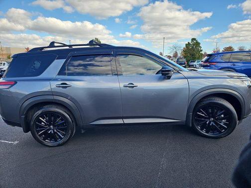 2024 Nissan Pathfinder SL 4WD