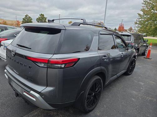 2024 Nissan Pathfinder SL 4WD