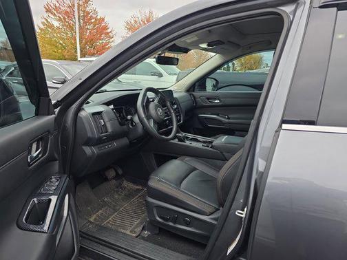 2024 Nissan Pathfinder SL 4WD