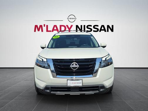 Pearl White Tricoat 2022 Nissan Pathfinder SV 4WD