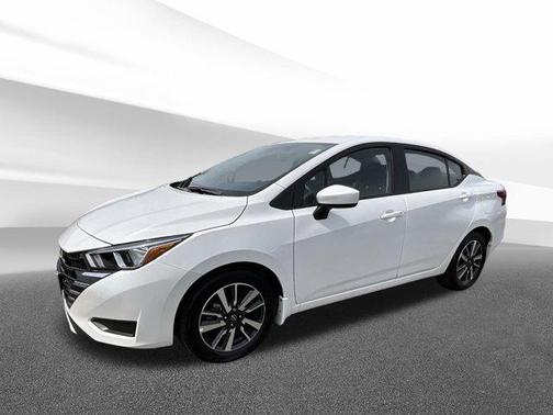Aspen White Tricoat 2024 Nissan Versa 1.6 SV