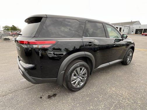 2024 Nissan Pathfinder S 4WD
