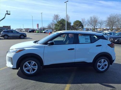 2025 Nissan Kicks S