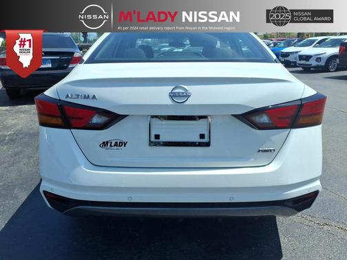 Pearl White Tricoat 2026 Nissan Altima 2.5 SV