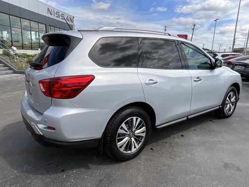 2017 Nissan Pathfinder SV