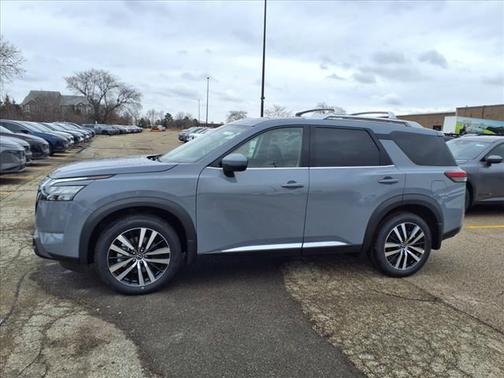 2025 Nissan Pathfinder Platinum 4WD