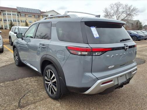 2025 Nissan Pathfinder Platinum 4WD