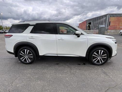 2023 Nissan Pathfinder Platinum 4WD