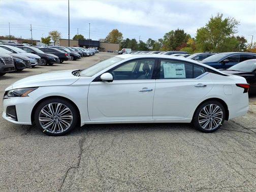 2025 Nissan Altima SL FWD