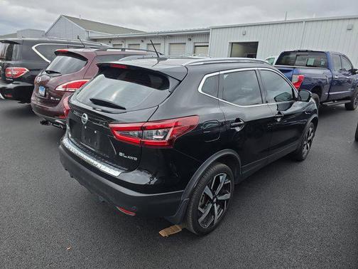 2022 Nissan Rogue Sport SL
