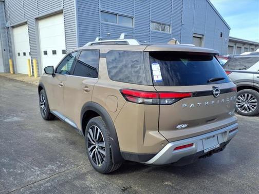 2025 Nissan Pathfinder Platinum 4WD