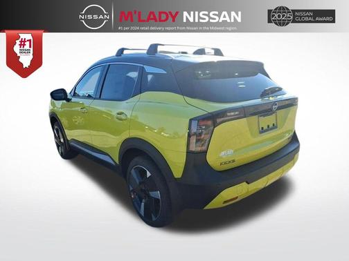 Yuzu Yellow Metallic/Super Black 2026 Nissan Kicks SR