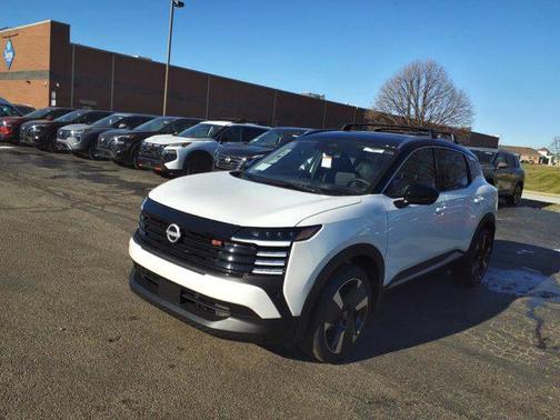 2025 Nissan Kicks SR
