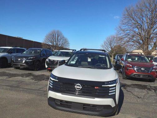 2025 Nissan Kicks SR