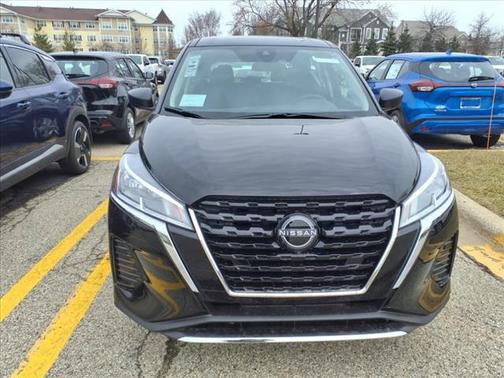 2025 Nissan Kicks S