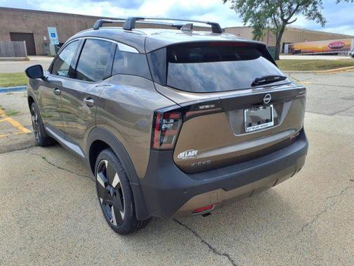 2025 Nissan Kicks SR