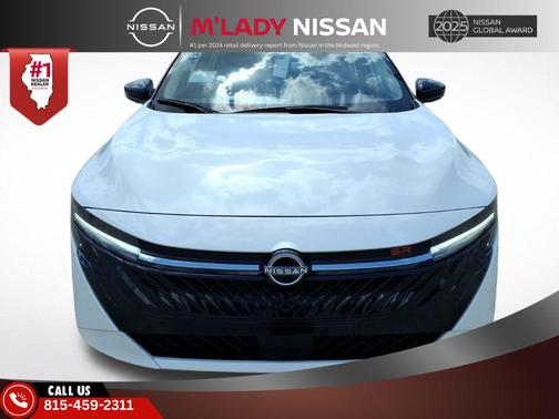 Aspen White Tricoat/Super Black 2026 Nissan Sentra SR