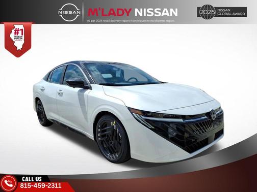 Aspen White Tricoat/Super Black 2026 Nissan Sentra SR