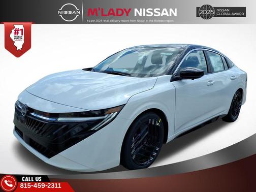 Aspen White Tricoat/Super Black 2026 Nissan Sentra SR