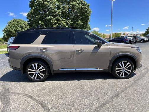 2024 Nissan Pathfinder Platinum 4WD