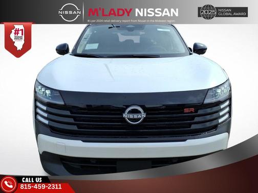 Aspen White Tricoat/Super Black 2026 Nissan Kicks SR